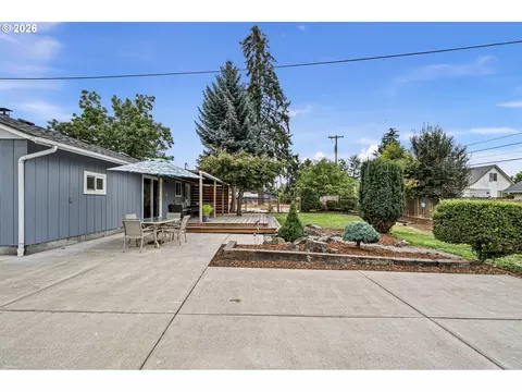 Exterior - 936 Quinalt St, Springfield, OR 97477 photo 8 of 8