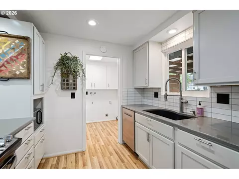 Kitchen - 936 Quinalt St, Springfield, OR 97477 photo 5 of 7