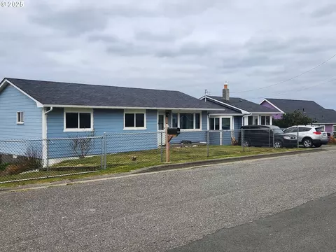 29730 Hillcrest St, Gold Beach, OR 97444