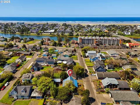 833 10th Ave, Seaside, OR 97138