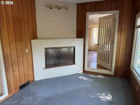 Living - 2444 Lariat Meadows Dr, Eugene, OR 97401 photo 3 of 5