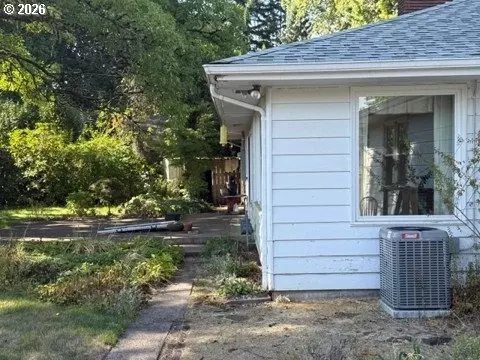 Exterior - 2444 Lariat Meadows Dr, Eugene, OR 97401 photo 4 of 4