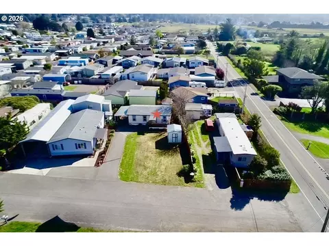 15851 Sunset St, Brookings, OR 97415