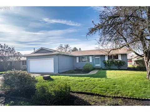 219 Hawthorne St, Sutherlin, OR 97479