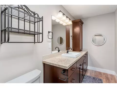 Bath - 91 SE Warm Springs Dr, Cascade Locks, OR 97014 photo 2 of 5