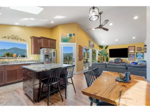 Kitchen - 91 SE Warm Springs Dr, Cascade Locks, OR 97014 photo 1 of 4