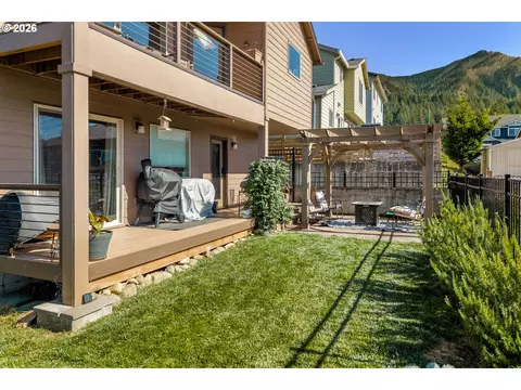 Exterior - 91 SE Warm Springs Dr, Cascade Locks, OR 97014 photo 2 of 8
