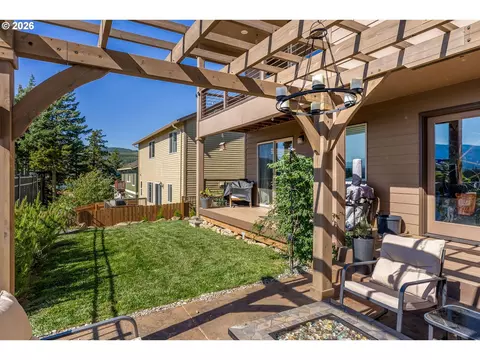 Exterior - 91 SE Warm Springs Dr, Cascade Locks, OR 97014 photo 6 of 8