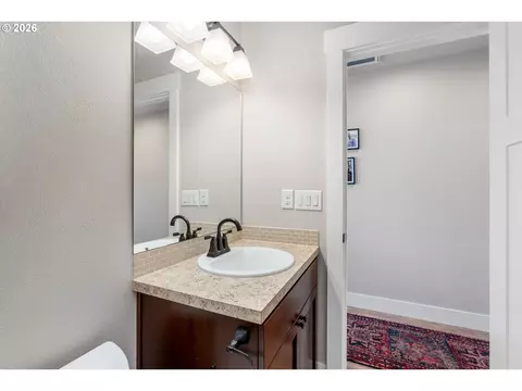 Bath - 91 SE Warm Springs Dr, Cascade Locks, OR 97014 photo 4 of 5
