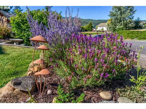 Exterior - 91 SE Warm Springs Dr, Cascade Locks, OR 97014 photo 7 of 8