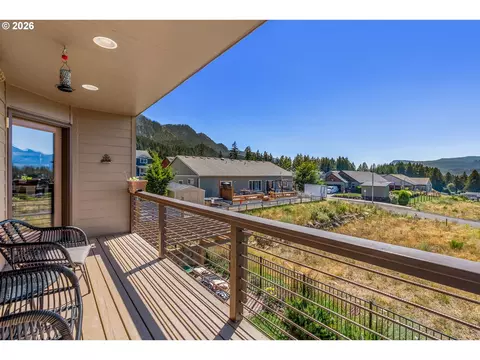 Exterior - 91 SE Warm Springs Dr, Cascade Locks, OR 97014 photo 4 of 8