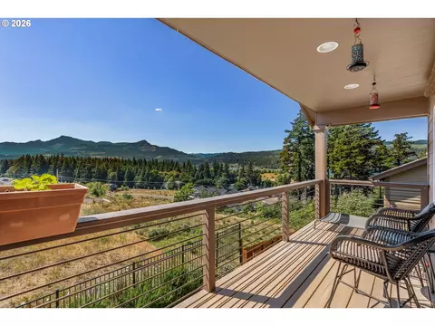 Exterior - 91 SE Warm Springs Dr, Cascade Locks, OR 97014 photo 3 of 8