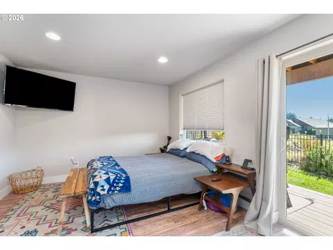 Bedroom - 91 SE Warm Springs Dr, Cascade Locks, OR 97014 photo 4 of 4
