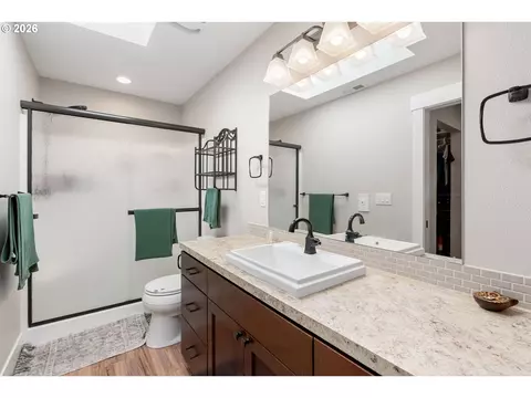Bath - 91 SE Warm Springs Dr, Cascade Locks, OR 97014 photo 1 of 5