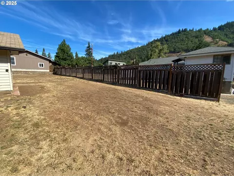 NE Center St, White Salmon, WA 98672