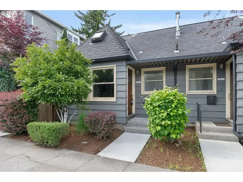 2821 SE Hawthorne Blvd, Portland, OR 97214