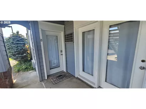 714 Cascade Ave #8, Hood River, OR 97031