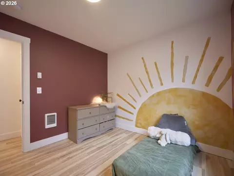 Bedroom - 1015 Peach Rd, Winlock, WA 98596 photo 2 of 10