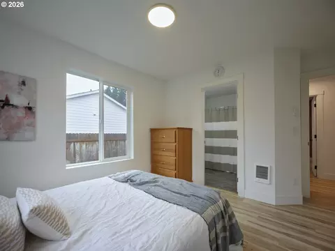Bedroom - 1015 Peach Rd, Winlock, WA 98596 photo 10 of 10