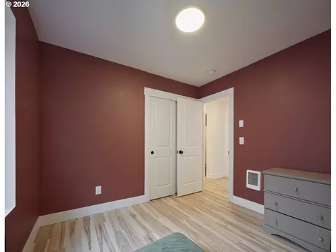 Bedroom - 1015 Peach Rd, Winlock, WA 98596 photo 3 of 10
