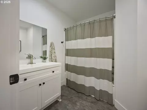Bath - 1015 Peach Rd, Winlock, WA 98596 photo 3 of 3