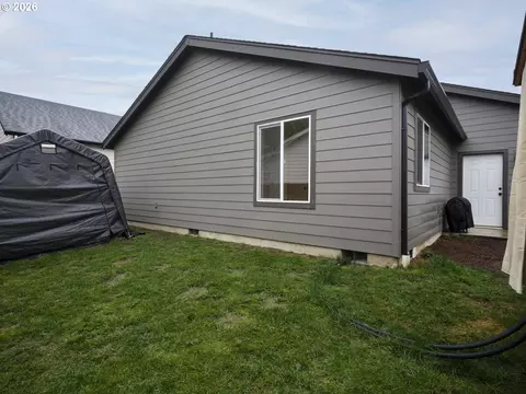 Exterior - 1015 Peach Rd, Winlock, WA 98596 photo 4 of 5
