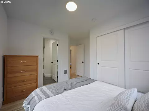 Bedroom - 1015 Peach Rd, Winlock, WA 98596 photo 9 of 10