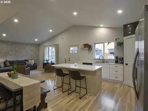 Kitchen - 1015 Peach Rd, Winlock, WA 98596 photo 5 of 7