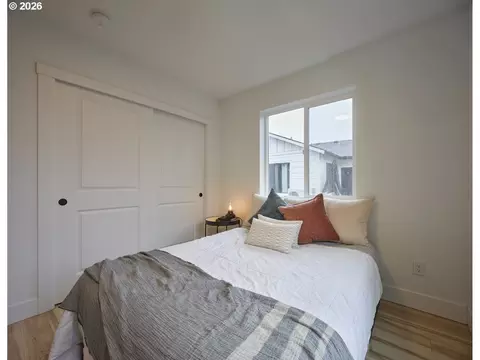 Bedroom - 1015 Peach Rd, Winlock, WA 98596 photo 8 of 10