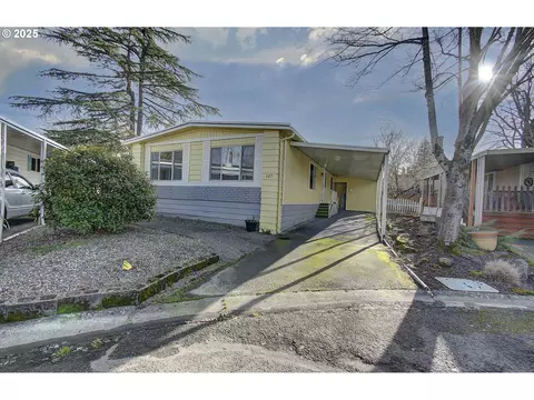 21100 NE Sandy Blvd #127, Fairview, OR 97024