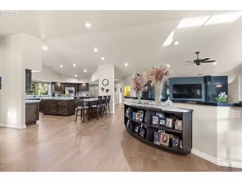 Entry Way - 5996 Hayhurst Rd, Yoncalla, OR 97499 photo 1 of 1