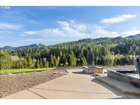 Exterior - 5996 Hayhurst Rd, Yoncalla, OR 97499 photo 4 of 9