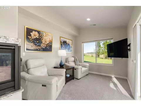Living - 5996 Hayhurst Rd, Yoncalla, OR 97499 photo 4 of 5