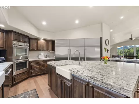 Kitchen - 5996 Hayhurst Rd, Yoncalla, OR 97499 photo 5 of 7