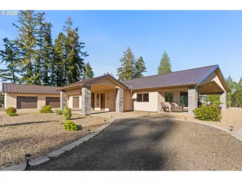 Exterior - 5996 Hayhurst Rd, Yoncalla, OR 97499 photo 2 of 9