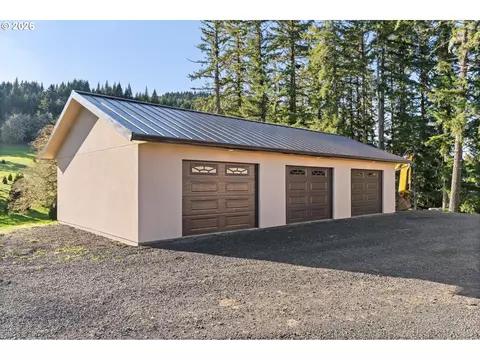 Exterior - 5996 Hayhurst Rd, Yoncalla, OR 97499 photo 7 of 9