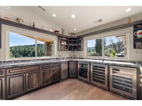Kitchen - 5996 Hayhurst Rd, Yoncalla, OR 97499 photo 6 of 7