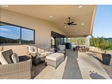 Exterior - 5996 Hayhurst Rd, Yoncalla, OR 97499 photo 5 of 9