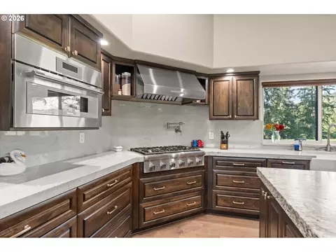 Kitchen - 5996 Hayhurst Rd, Yoncalla, OR 97499 photo 3 of 7