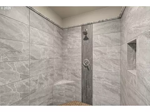 Bath - 5996 Hayhurst Rd, Yoncalla, OR 97499 photo 5 of 6