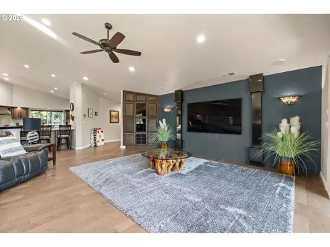 Living - 5996 Hayhurst Rd, Yoncalla, OR 97499 photo 3 of 5