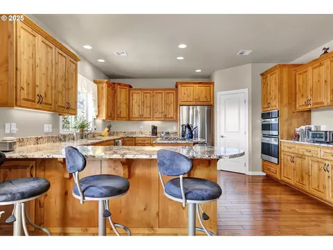 Kitchen - 485 Andrews Rd, Yoncalla, OR 97499 photo 3 of 5