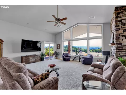 Living - 485 Andrews Rd, Yoncalla, OR 97499 photo 1 of 1