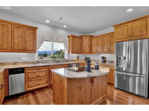Kitchen - 485 Andrews Rd, Yoncalla, OR 97499 photo 1 of 5