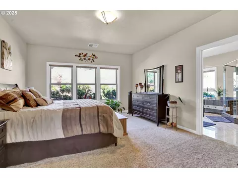 Bedroom - 485 Andrews Rd, Yoncalla, OR 97499 photo 3 of 5