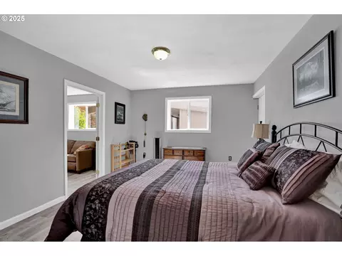 Bedroom - 485 Andrews Rd, Yoncalla, OR 97499 photo 5 of 5