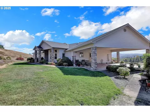 Exterior - 485 Andrews Rd, Yoncalla, OR 97499 photo 5 of 8