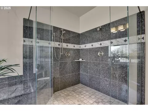 Bath - 485 Andrews Rd, Yoncalla, OR 97499 photo 4 of 6