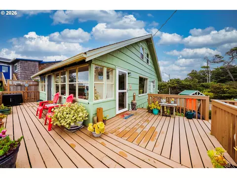 1170 NW 8th Ct, Lincoln City, OR 97367
