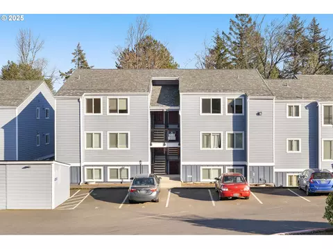 47 Eagle Crest Dr #4, Lake Oswego, OR 97035